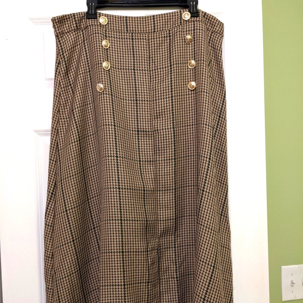 NWOT Heel-Length Shein Brown Tartan Skirt with Decorative Buttons